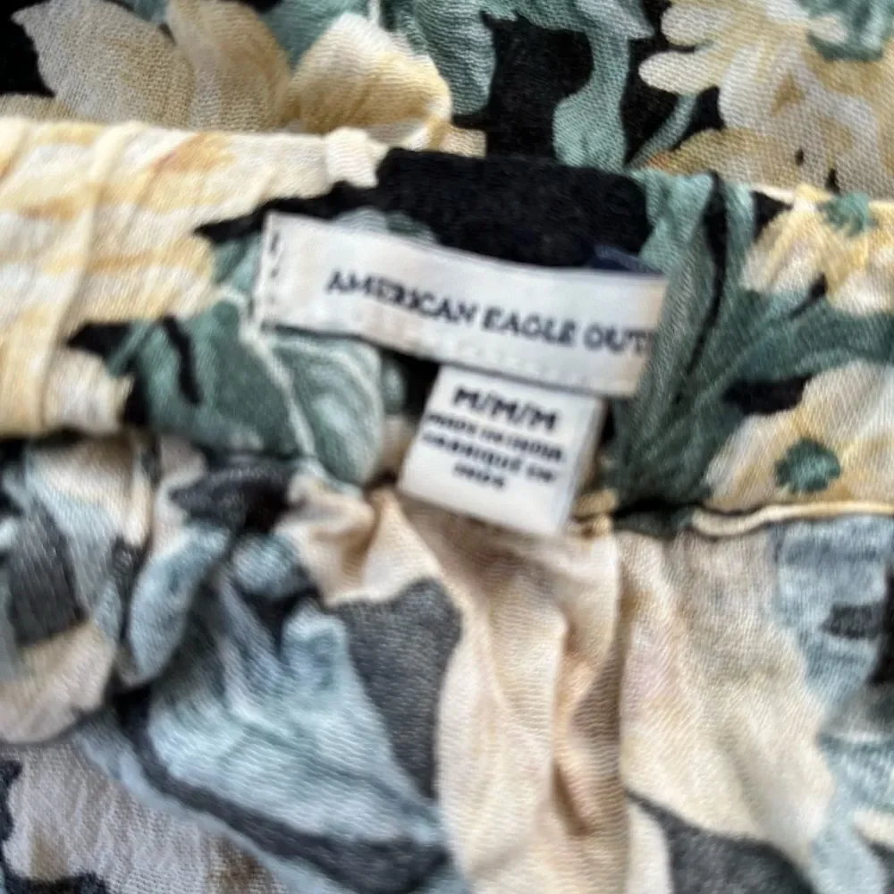 AMERICAN Eagle Outfitters floral elastic waistband side tie skirt, size M.